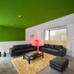Fullagar Residence 19_living room with green ceiling strip_John Gollings Photo ©