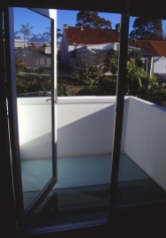 Pace McEwin Residence 40_bedroom_glass floor balcony_Stephen Varady Photo ©